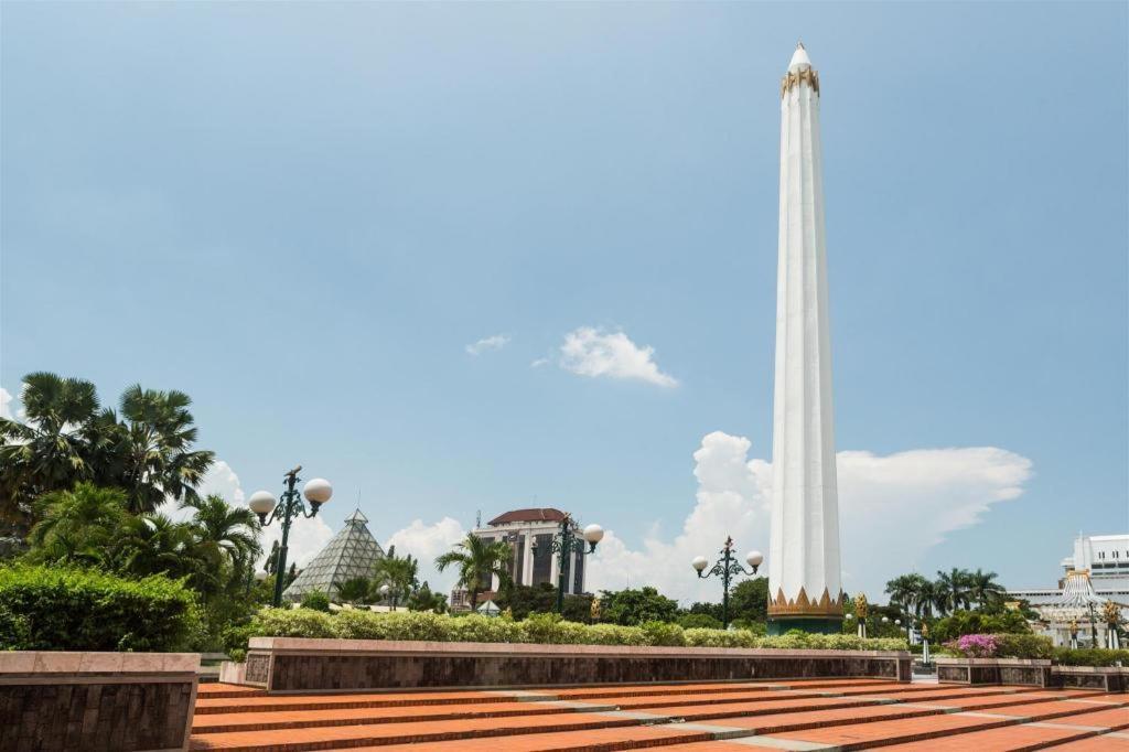 V3 Hotel Surabaya Kültér fotó
