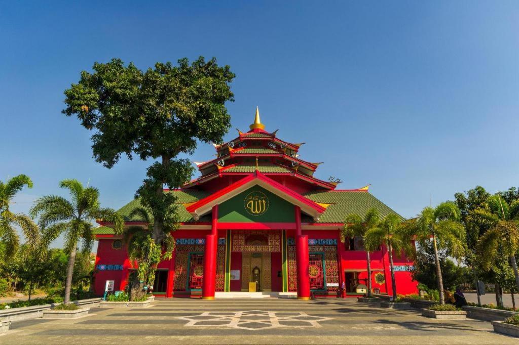V3 Hotel Surabaya Kültér fotó