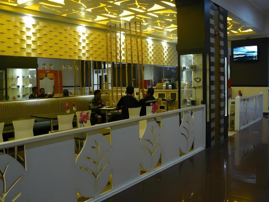 V3 Hotel Surabaya Kültér fotó