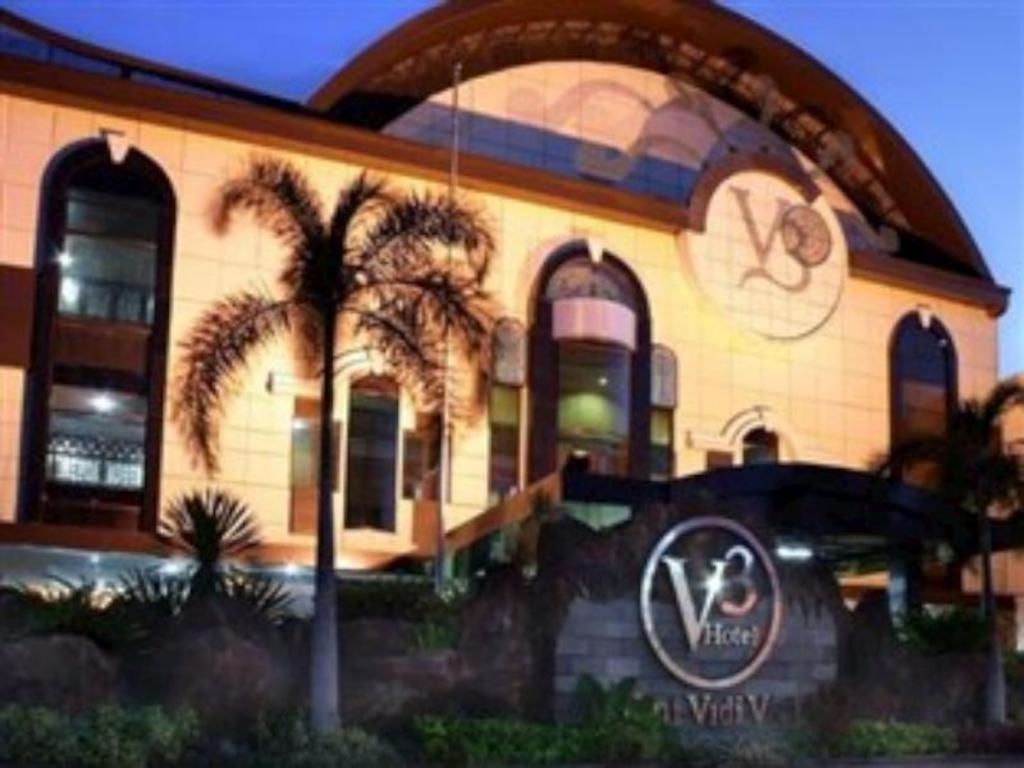 V3 Hotel Surabaya Kültér fotó