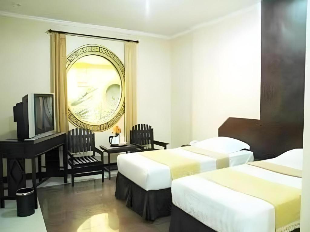 V3 Hotel Surabaya Kültér fotó