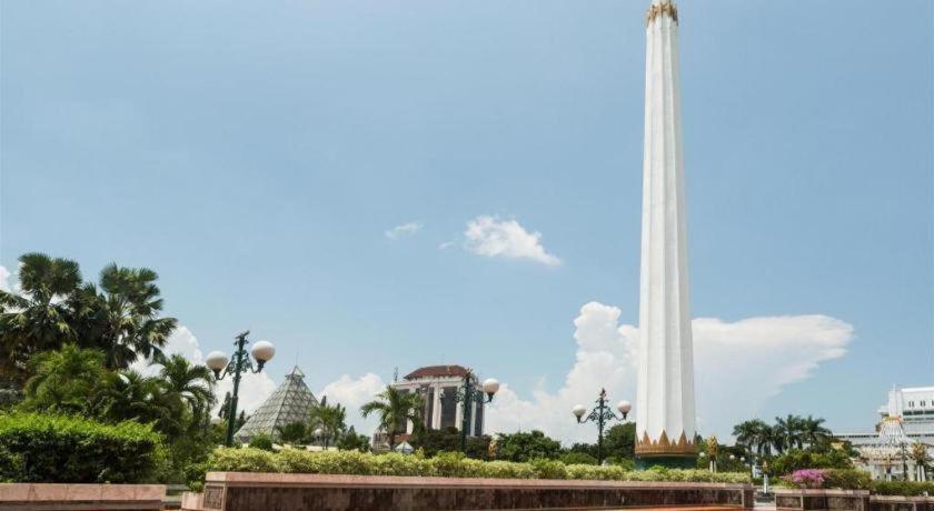 V3 Hotel Surabaya Kültér fotó